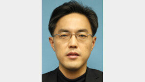 [광화문에서/이지형]돈에 미치거나 아프거나