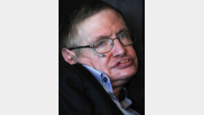 호킹 “우주보다 여자가 더 미스터리”