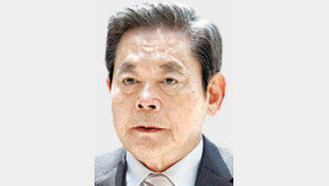 CES서 어깨 펴는 이건희 회장