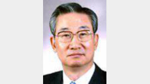 이강국 헌법재판소장 “헌재 결정 정치적 해석 안돼”