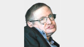 [신문과 놀자!/뉴스 속 인물]50년간 루게릭 병과 사투… 70세 생일맞은 ‘블랙홀 박사’