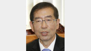 박원순 “전두환 사저 경호동 폐쇄 검토하라”