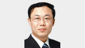 [기자의 눈/주성하]北 휴대전화 100만 시대… ‘정보’ 열고 돈 챙기나