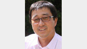 [기고/림일]만년바위에 김정일 이름 새겨 넣고 백두산이 고향이라니…