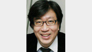 [시론/신율]권력 중독과 금배지 내려놓기