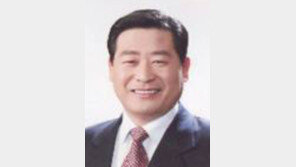 [인천/경기/인천 풀뿌리 정치권 인사 잇단 구설수]류수용 시의회의장, 세금들여 ‘요가’ 관광