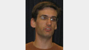 빈라덴 쫓던 FBI “이젠 무명의 前교사 추적”