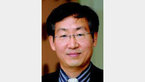 [광화문에서/허두영]난쟁이가 쏘아 올린 작은 공