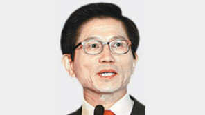 김문수 “MB, 퍼블릭리더십 부족해 문제 생겨”