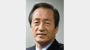 정몽준 “박근혜가 黨 일으켜 세웠으니 조용히 하라는건 오만한 발상”