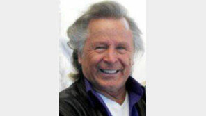 캐나다 부호, 한국서 12억원 들여 허리치료 받는다