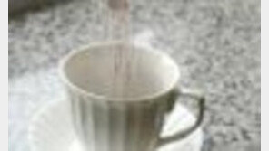 커피믹스 봉지로 커피 저었다가는…