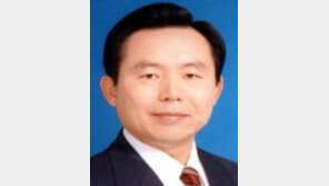 통일당 초대 대표에 이인제…험로 예고