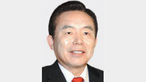 선진통일 ‘1인자’ 이인제… 입당 7개월만에 대표로