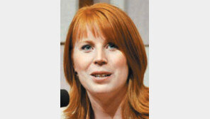 “철저한 지식으로 나이-성 장벽 극복” 29세 스웨덴 최연소 女장관 뢰프