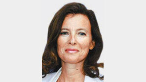 佛 영부인이 기자계약 갱신 후 쓴 첫 기사는 루스벨트 영부인 전기의 서평