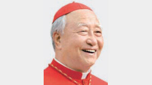 정진석 추기경 명동성당 떠난다
