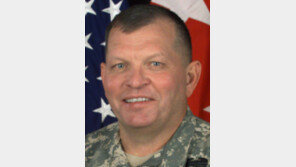 주한미군사령관 “신형 패트리엇과 아파치헬기 1개 대대 美에 증강 요청”