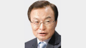 이해찬 “애국가 부정하는 사람, 연대대상 아니다”