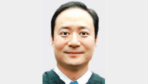 “리 판사가 바로 아메리칸 드림” 존 리 美종신 연방판사 취임식