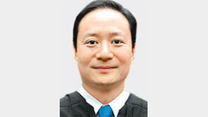 [신문과 놀자!/뉴스 속 인물]노력으로 이룬 ‘美종신 연방판사’