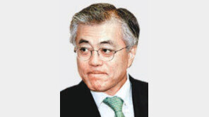 문재인 ‘대한민국 남자’… 여성계 비판 일자 폐기