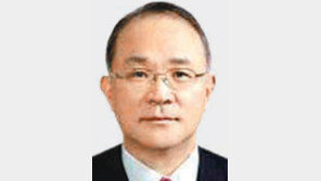 ‘하루 두 탕’ 뛰는 양창수 대법관…이래서야