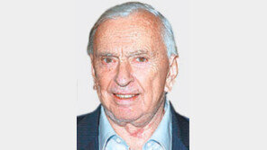 기성문화의 위선에 반기 美작가 고어 비달 별세