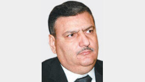 시리아 총리도 망명 “혁명 합류”