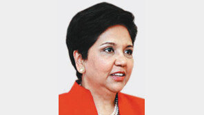 인드라 누이 펩시코 회장 “한발로 가속페달 밟을때도 경영자는 지평선 응시해야”