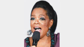 오프라 윈프리 4년 연속 수입 1위