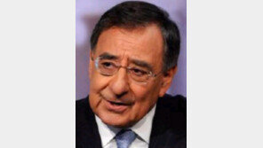 패네타 美국방 ‘중재 순방’… 16일부터 日-中 방문