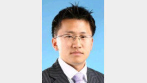 [기자의 눈/장원재]편가르고… 탓하고… 文, 盧언론관까지 닮나