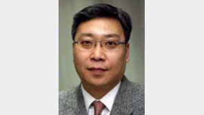 [오늘과 내일/정연욱]문재인의 친노色 걷어내기