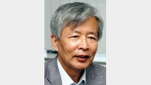 이정우 “박근혜, MB정부 거리두기는 연기대상감”