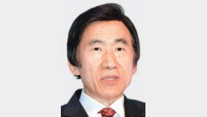 朴 4일 日특사 접견… 윤병세 前수석 배석