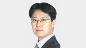 [기자의 눈/최창봉]진정 ‘조롱받는 헌재소장’을 원하는가