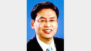 정우택 “靑비서실장, 친박 중진 고사로 연기”