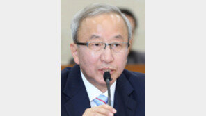 현오석 “재정-부동산 종합대책 필요” 추경 시사