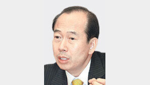 “회사 주식 못팔겠다” 중기청장직 던진 황철주