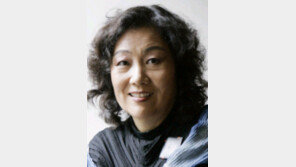 [동아광장/문정희]무기의 시간, 악기의 시간