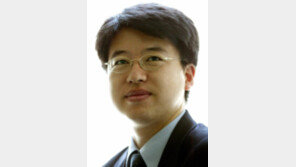 [@뉴스룸/허진석]‘스노든 활극’서 빠져 있는 ‘조연’