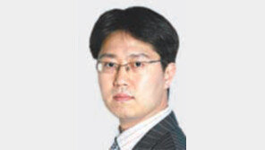 [기자의 눈/최창봉]“靑 눈치보는 장관, 더는…” 여론도 다르지 않더라