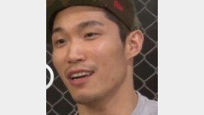 ‘주먹이 운다’ 박형근… 13초만에 김뿌리 제압 ‘승리’