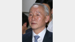 퇴임식 없이 조용히 떠난 남재준