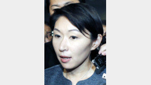 女각료 ‘도미노 낙마’ 위기… 아베 큰 타격