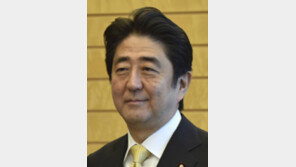 믿었던 두 여자에게 발등 찍힌 아베