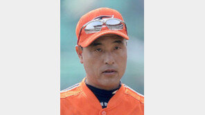 ‘김성근 색깔’ 한화, 송진우도 내보냈다