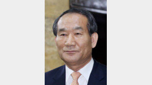 보훈처장, 예산 깎았다고 與정무위원장에 서류 내던져