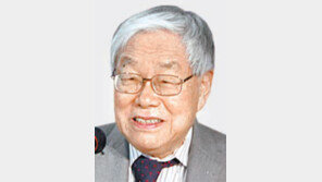 아베의 경제스승 “소비세 추가인상 무기 연기를”